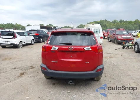 2015 Toyota Rav4 Xle z USA, uszkodzony, nr VIN 2T3WFREV9FW193299